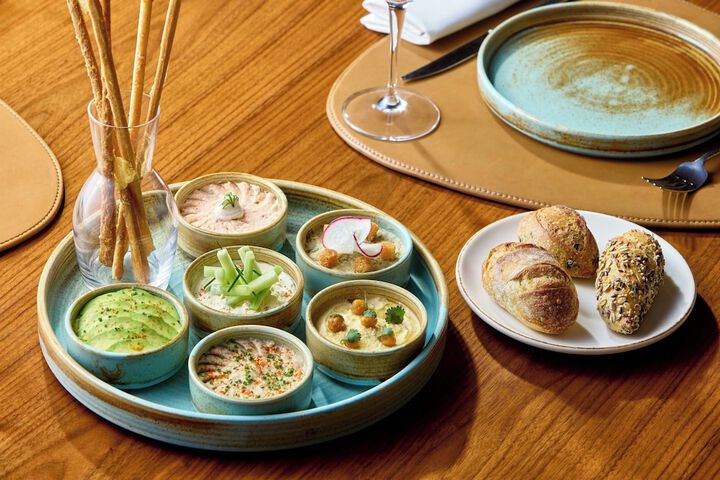 Dining 68 of 102