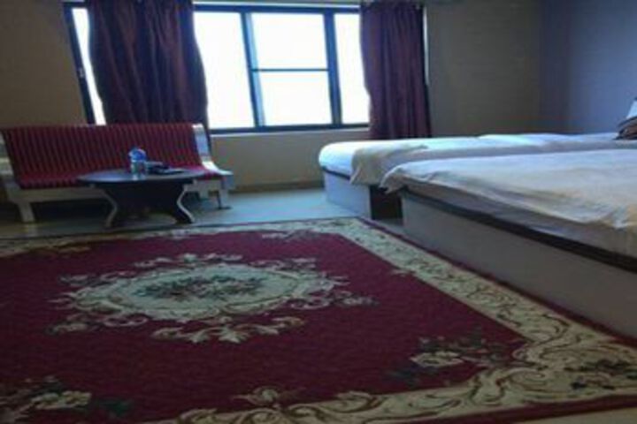 Room 8 of 32