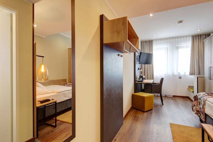 Room 28 of 114
