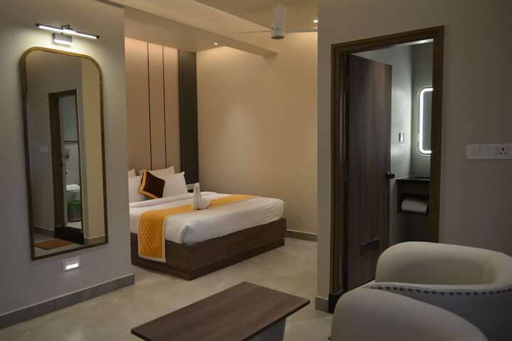 Room 16 of 60