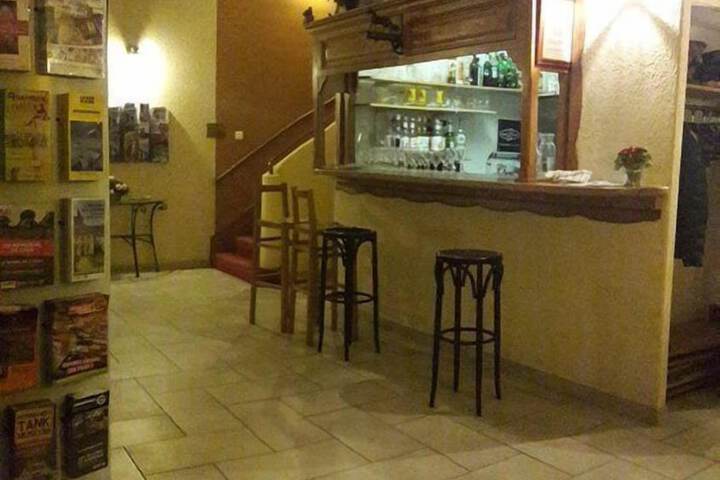 Lounge 4 of 4