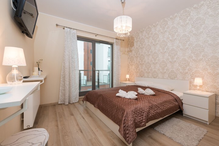 Room 6 of 183