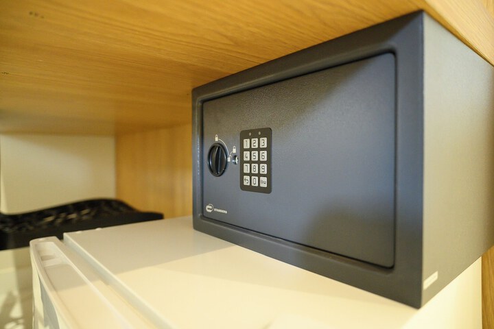 Room 16 of 50