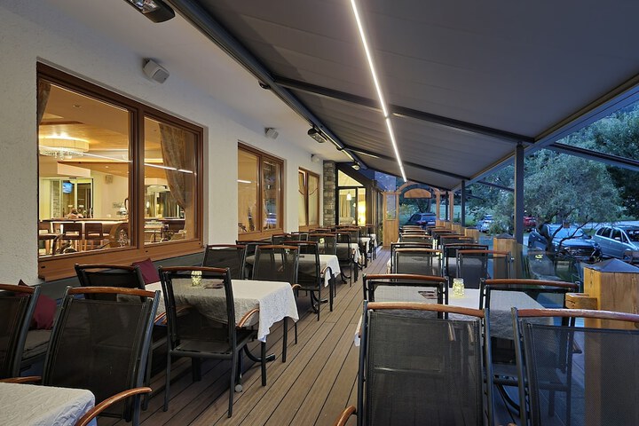 Sundeck 90 of 98