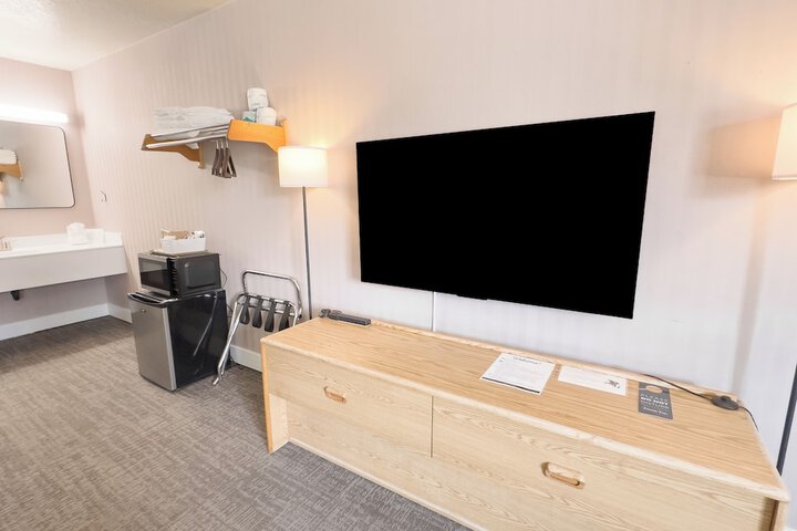 Room 11 of 18