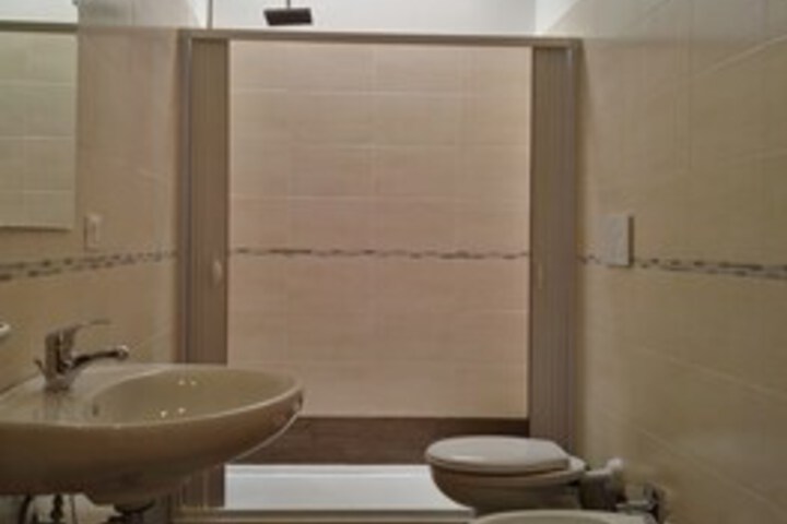 Room 4 of 32