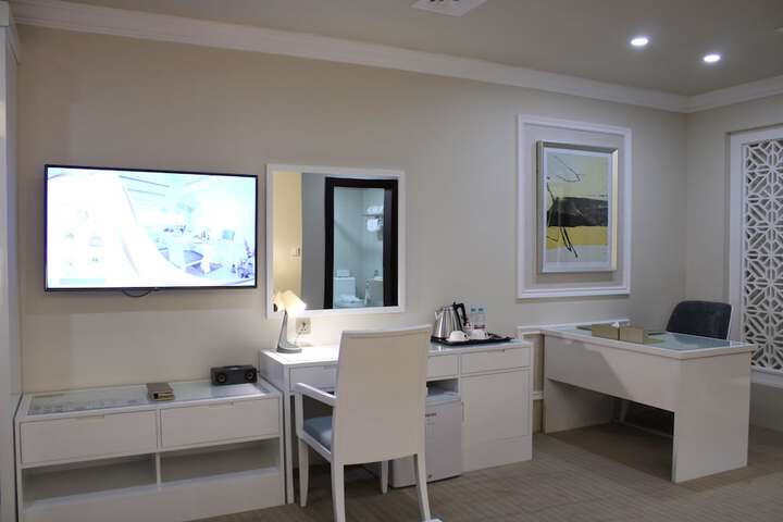 Room 28 of 104