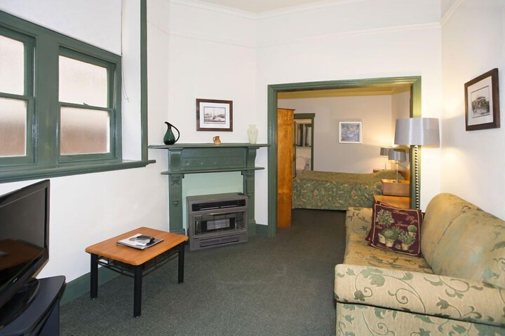 Room 14 of 18