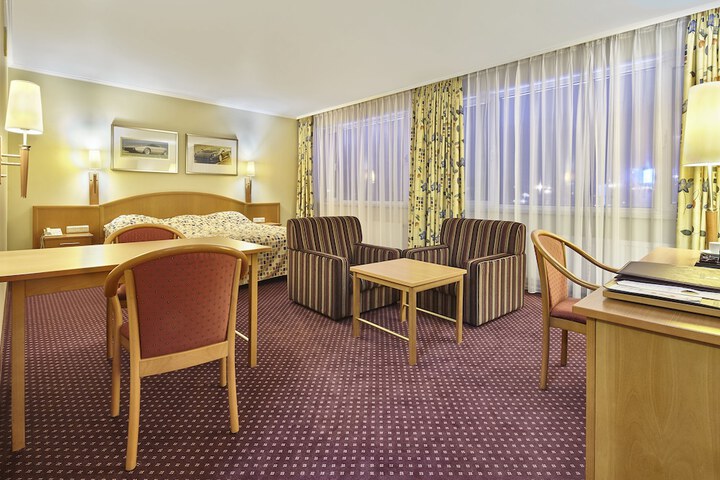 Room 16 of 64