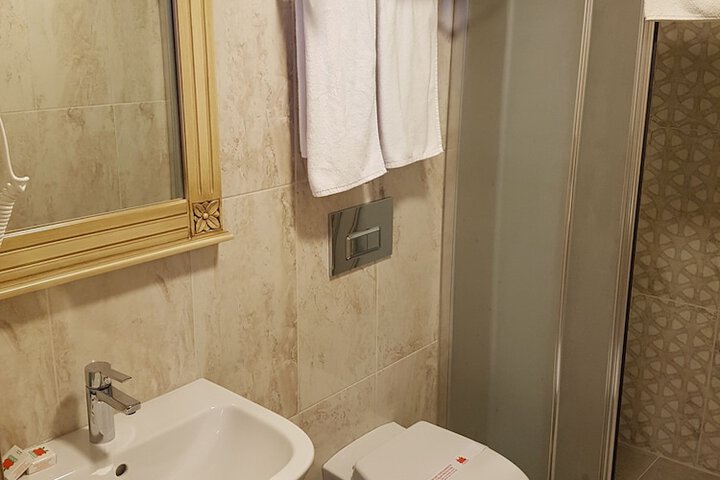 Room 42 of 67