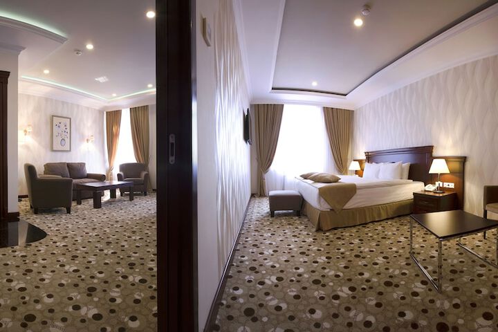 Room 6 of 86