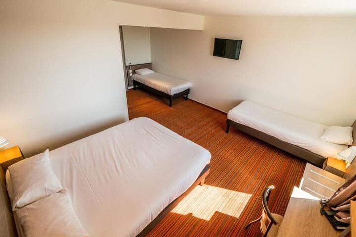 Room 16 of 53