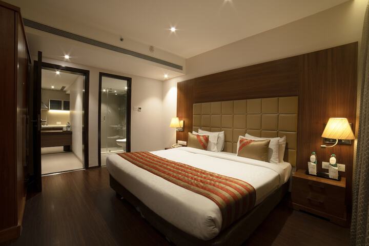 Room 5 of 18