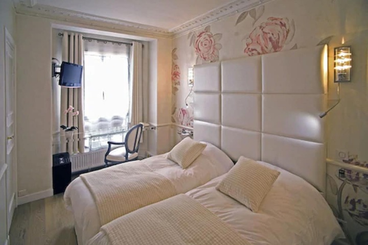 Room 13 of 37