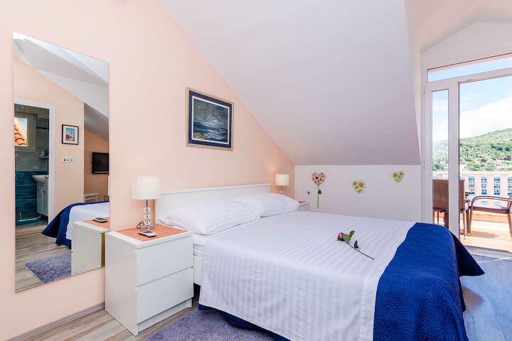 Room 4 of 49