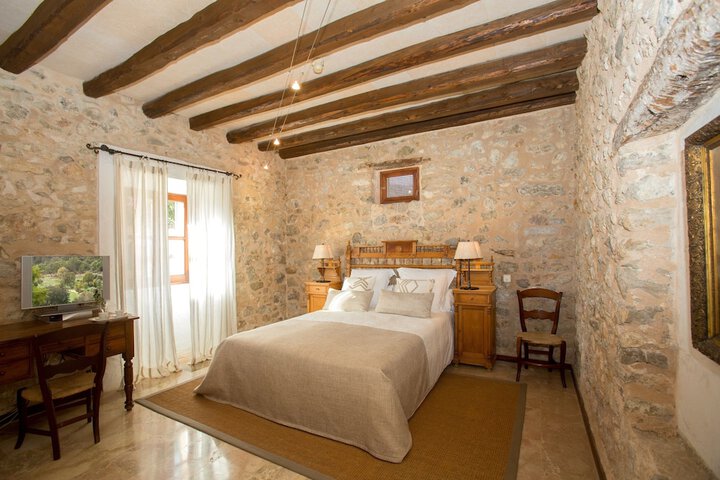 Room 4 of 71