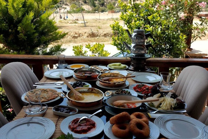 Dining 33 of 42