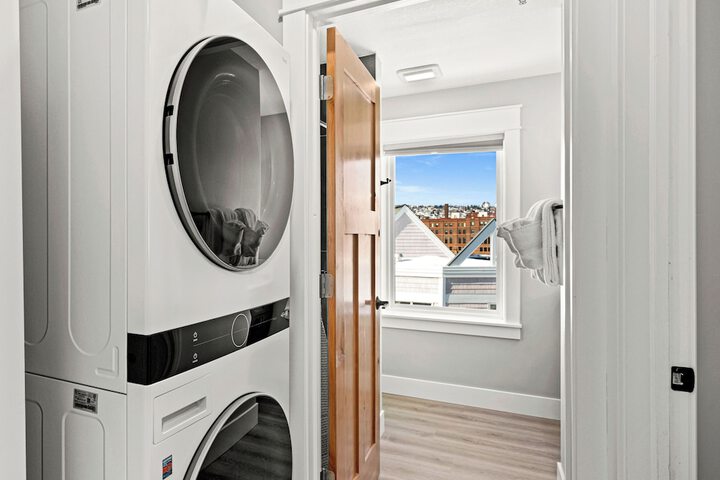 Laundry 21 of 33