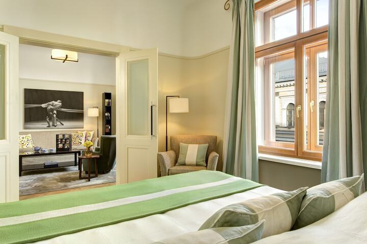 Room 21 of 208