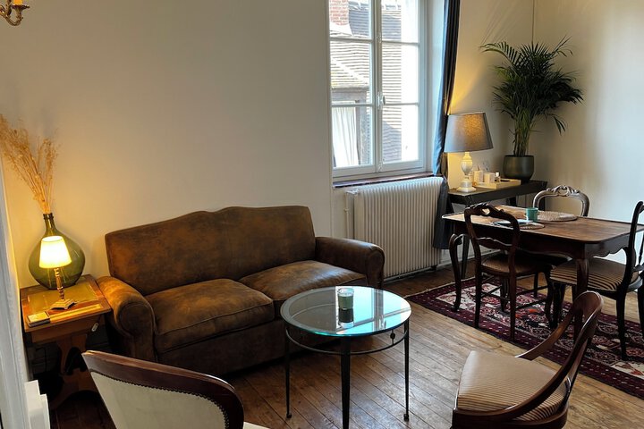 Room 102 of 109