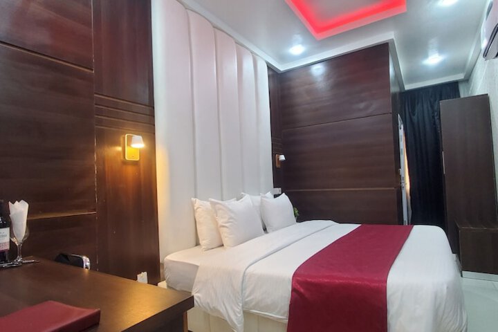 Room 18 of 79