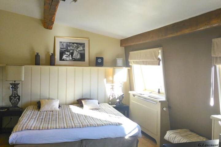 Room 8 of 42