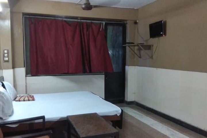 Room 5 of 11
