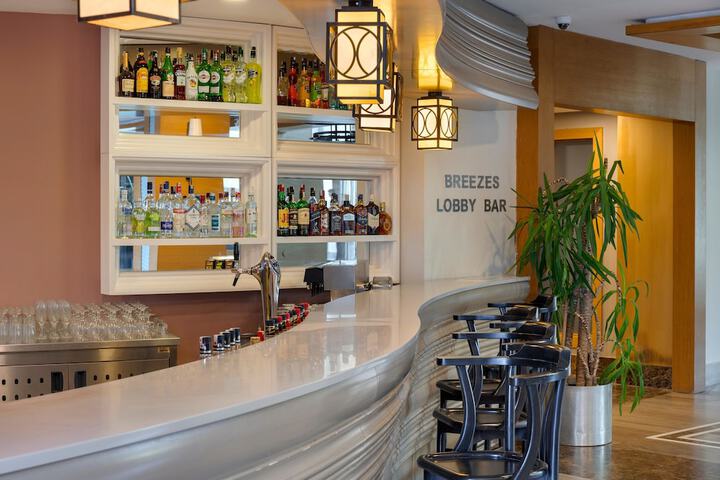 Lounge 229 of 280