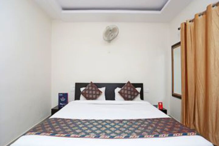 Room 12 of 21