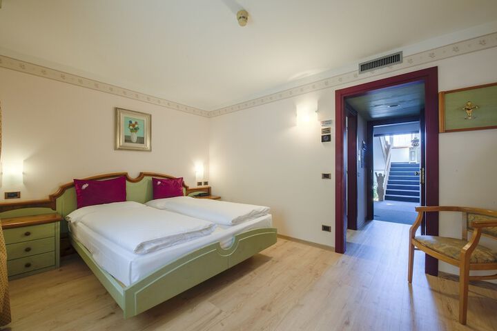 Room 13 of 91