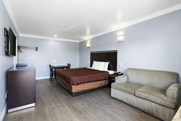 Standard | King Bed (6 of 18)