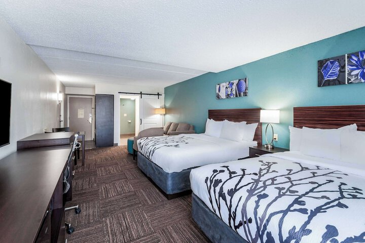 Queen Bed Accessible (5 of 12)