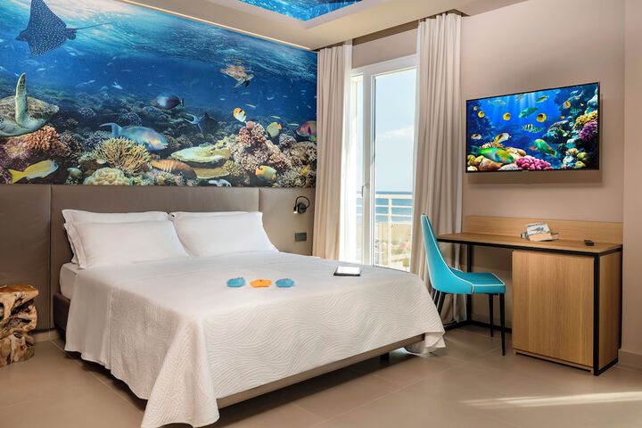 Room 13 of 86