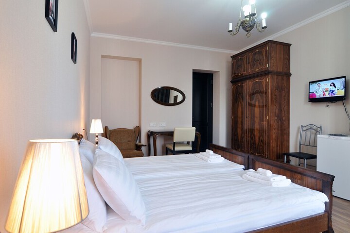 Room 9 of 36