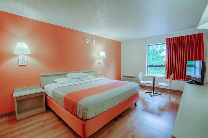 2 Double Beds (1 of 21)