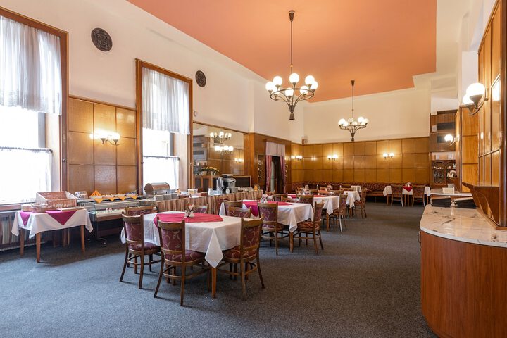 Dining 16 of 21