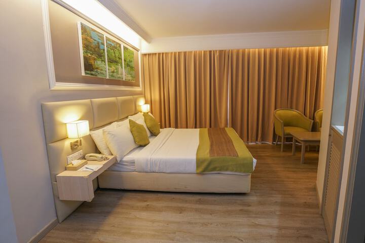 Room 10 of 35