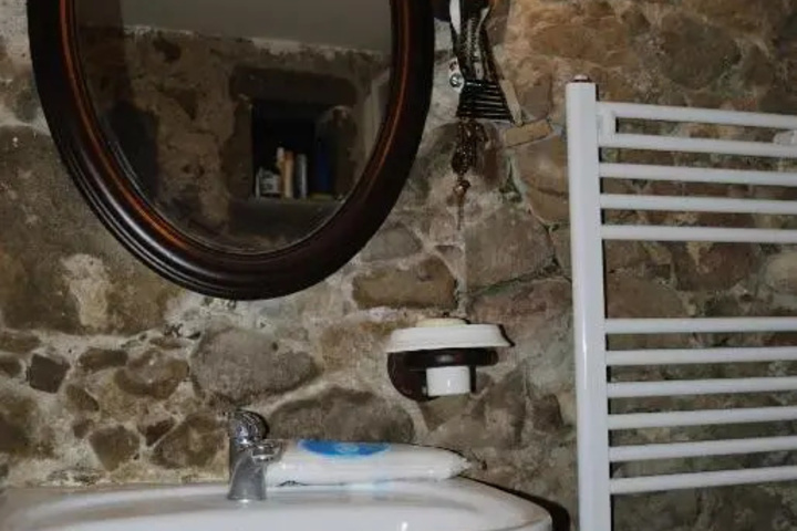 Room 4 of 7