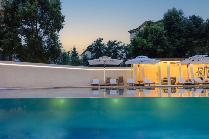 Pool 53 of 85