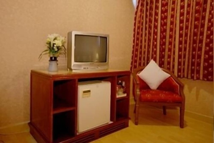 Room 26 of 34