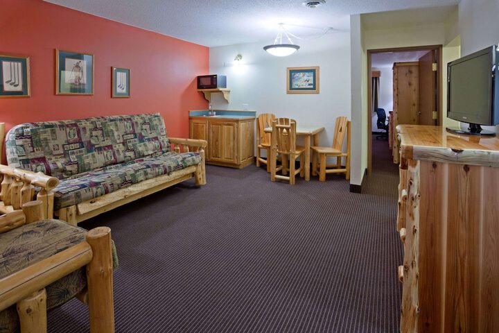 1 Queen Bed (19 of 20)