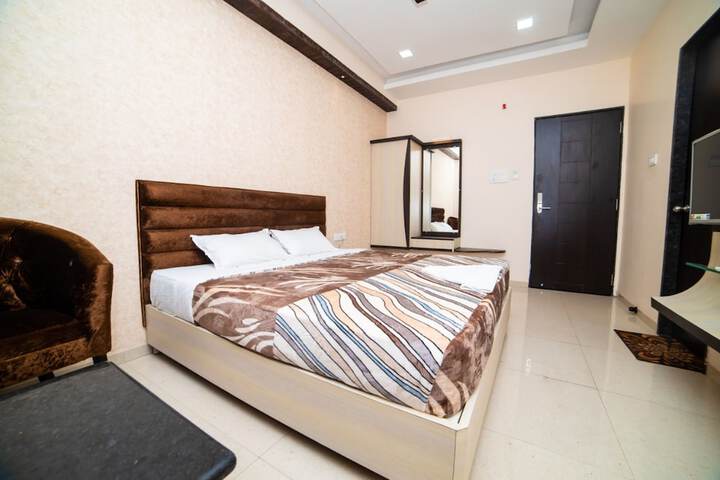 Room 9 of 21