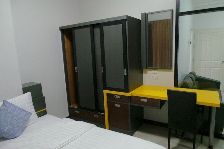 Room 9 of 31
