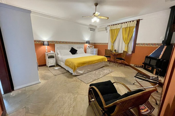 Room 25 of 104