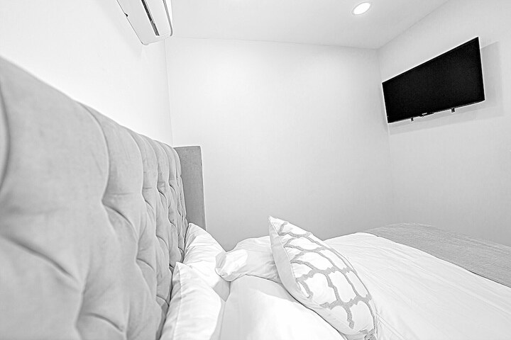 Room 2 of 100