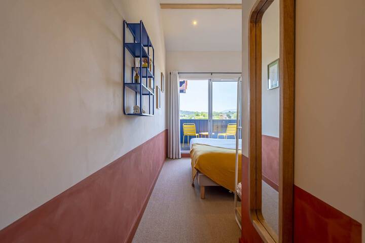 Room 9 of 32