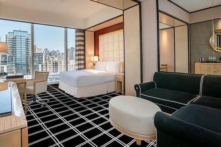 Room 17 of 42