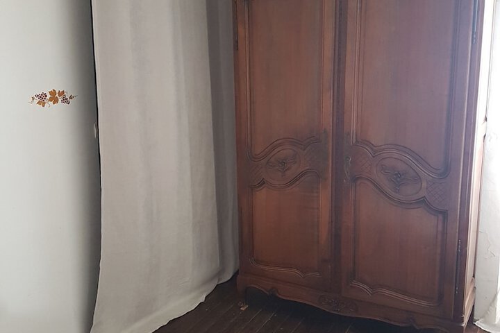 Room 3 of 8