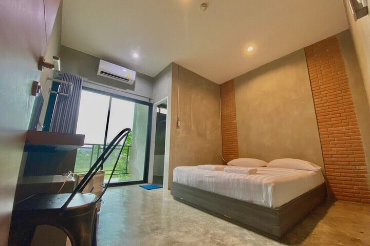 Room 6 of 15