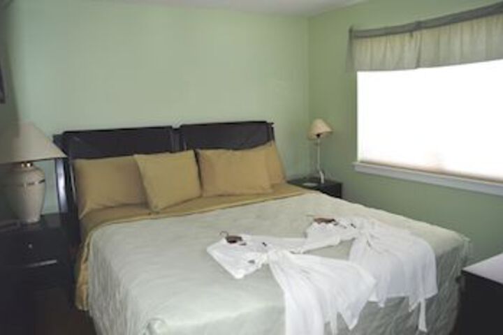 Room 6 of 16